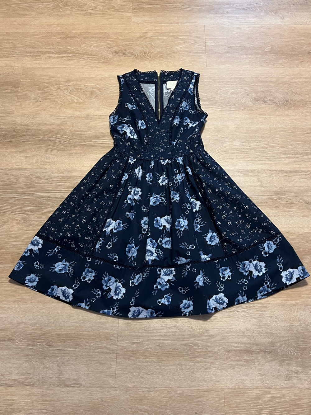 Kate Spade Prairie Rose Fit & Flare‎ Dress V Neck Navy Floral Lace Trim Size 0 - Picture 5 of 12